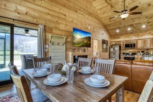 Owners Cabin -Pickleball Court, Creek, WIFI, Mountain Views, Starting at 99