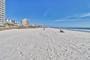 Oceanfront Crescent Shores #208-Sleeps 10 3bed 3bath 28 Foot Balcony