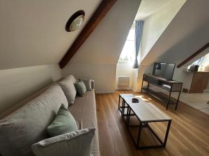 T2 rénové avec piscine chauffée proche Thermes, parking et WIFI - FR-1-541-164