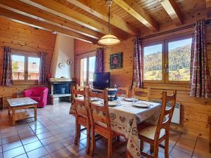 Demi-chalet 6 pers à La Clusaz avec WiFi, animaux admis et parking - FR-1-818-102