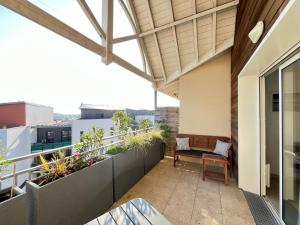 Appartements T2 lumineux en centre-ville avec balcon et parking securise - FR-1-319-612 : Appartement