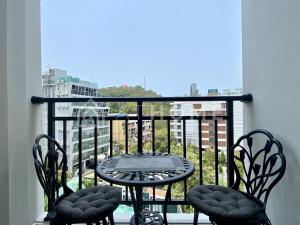 1-bedroom Arcadia Center Suites 702