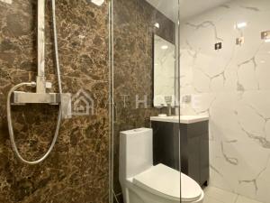 1-bedroom Arcadia Center Suites 702