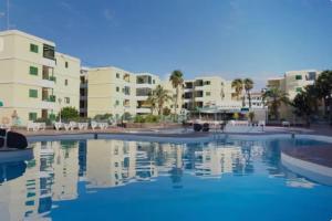 5 minutes to beach - Heated pool