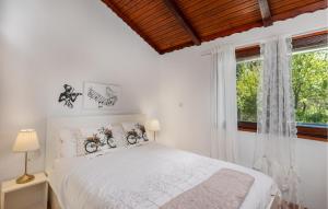 Two-Bedroom Holiday Home In Trosmarija