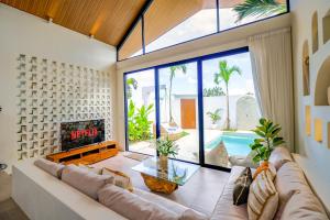 NEW! Beautiful Romantic AC Living Private 1BR Villa With Pool Next To Berawa Canggu