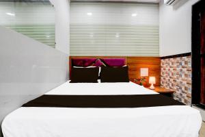 Hotel O Radha Palace