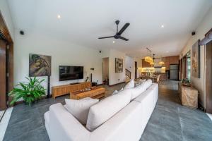 Villa Bettini Stylish 3BR with Pool Near Bintang