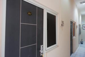 RedDoorz near Majapahit Semarang 2