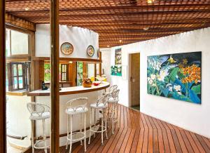 Luxo e conforto para 12 pessoas em casa com cozinheiro e piscina