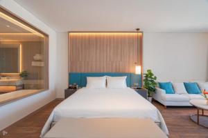 Seaside Elegance- À la carte Hotel Hạ Long