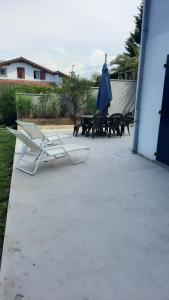 Apparemment avec JARDIN idéalement située