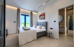 3 Bedroom Cozy Home In Nedescina