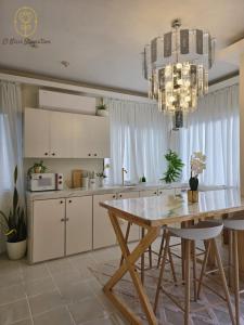 El Nissi Staycation, The Farmhouse Suite, Enchanted Kingdom