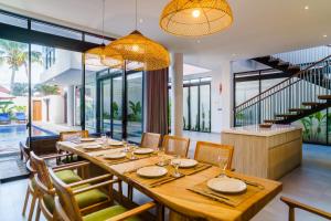 New 3 Bedroom Villa With Rooftop Central Seminyak