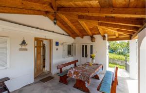 Awesome Home In Lopar With Wifi