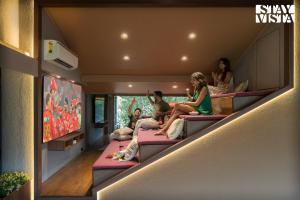 Nivaant Farms by StayVista - Green Retreat with Pool, Orchard, Jacuzzi & Gazebo