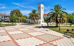Aμvrosia Petalidi Square