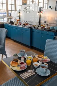 Hotels The Originals Boutique, Hotel Victoria, Chatelaillon-Plage : photos des chambres