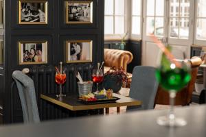 Hotels The Originals Boutique, Hotel Victoria, Chatelaillon-Plage : photos des chambres