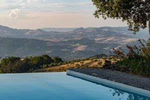 Toscana Autentica - Window to Tuscany, Casale XVI sec, Infinity Pool