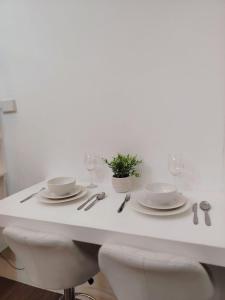 Affordable Modern Studio with Netflix WiFi Balcony in Air Residences