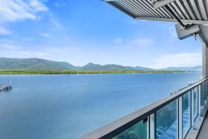 Belle Escapes 25 Harbour Lights with Magical Water Views