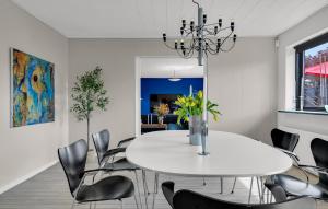 2 Bedroom Cozy Home In Knebel