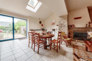 Maisons de vacances Maison pour 6 adultes - 2 enfants avec jardin : photos des chambres