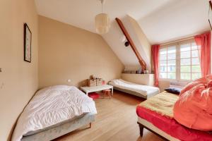 Maisons de vacances Maison pour 6 adultes - 2 enfants avec jardin : photos des chambres