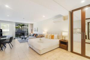 228 Santai- Pool View Studio Apartment by uHoliday