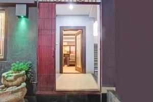 Super Townhouse Zoo Road Near Guwahati Central formerly IR Luxuria