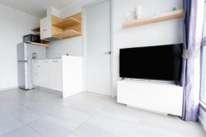 Sleek 2 Bed Apt T2-818