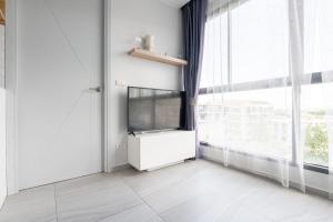 Sleek 2 Bed Apt T2-818