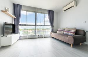 Sleek 2 Bed Apt T2-818