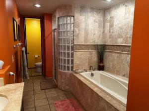 Oceanfront Luxury Condo Sleeps 6