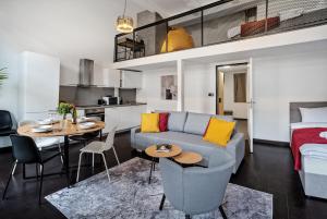 Family duplex apartments near center
