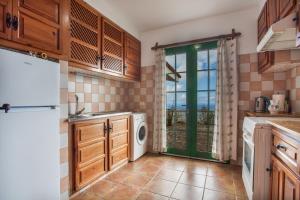 Los Dragos Y Volcán