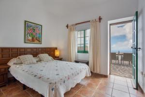 Los Dragos Y Volcán