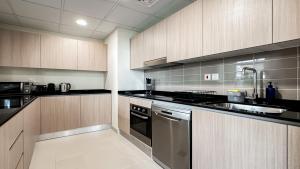 Trophy-Lux Villa w Big Garden & BBQ Grill