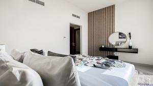 Trophy-Lux Villa w Big Garden & BBQ Grill