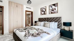 Trophy-Lux Villa w Big Garden & BBQ Grill