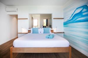 Sunset and Sea Views - Two Bed Apt Central Tamarin