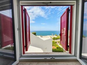 Sea View and Relaxation Apartment with Garden