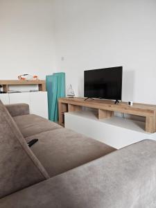 Sea View and Relaxation Apartment with Garden