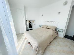 French Riviera centre ville plage port balcon panoramique et Clim