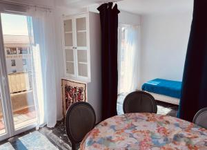 French Riviera centre ville plage port balcon panoramique et Clim