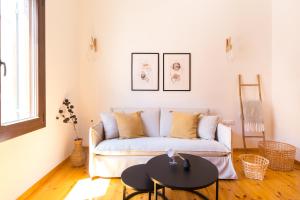 Kotsifi Stays - Cozy 2BR with Rooftop Terrace!