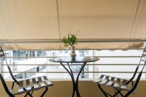 Modern Apartment in Athens with Balcony