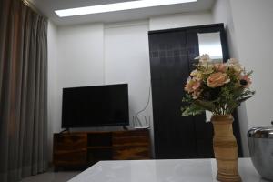 Luxurious 1BHK Apartment in Gurgaon with Shared Pool and BBQ Area